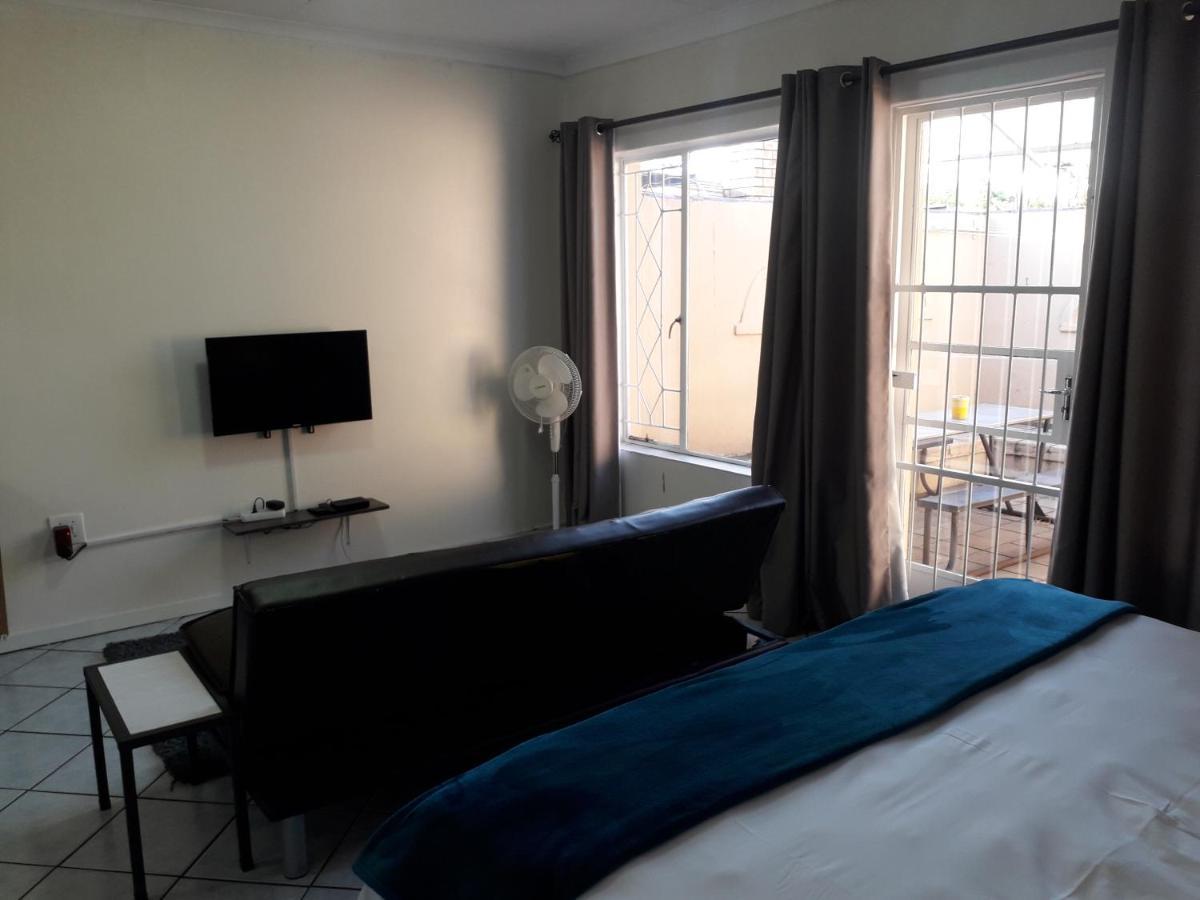 Protea Park Self Catering Guesthouse Rustenburg Extérieur photo