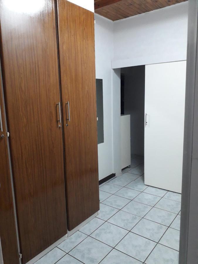 Protea Park Self Catering Guesthouse Rustenburg Extérieur photo
