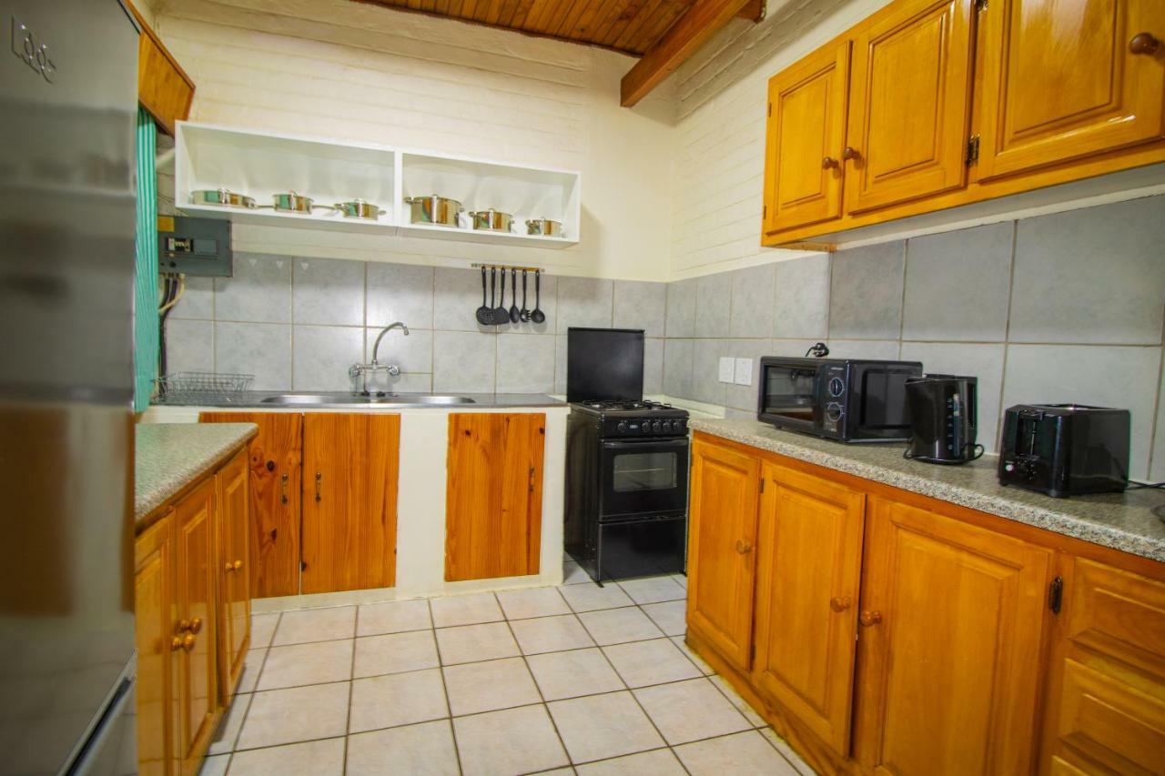 Protea Park Self Catering Guesthouse Rustenburg Extérieur photo